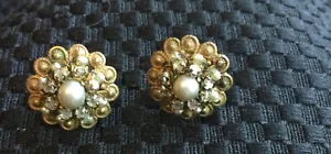 Vintage Faux Pearl Cluster Flower Earrings - Bild 1 von 4