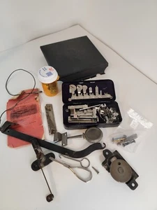 Vintage Standard Nähmaschinenkasten mit Teilen Zubehör Aufsätze - Bild 1 von 8