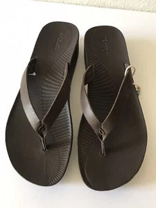SANDALIAS CHANCLAS MUJER OLUKAI OSCURO JAVA AO LOA CUERO CUÑA SUPERIOR TALLA 11 NUEVAS CON ETIQUETAS - Imagen 1 de 8