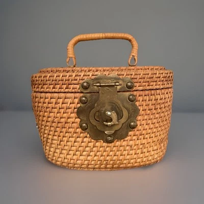 Trava de peixe vintage Nantucket cesta de vime bolsa balde latão - Imagem 1 de 4