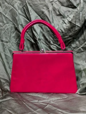 Bolso sin asas vintage de charol rojo con broche de mano Foto 1 de 4