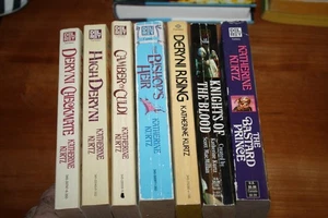 Katherine Kurtz Fantasy Lot of 8 PB Deryni series, Knights Templar, & more - Foto 1 di 9