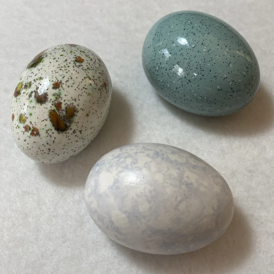 Juego de huevos de cerámica decorativos moteados vintage verde blanco gris casa de Pascua Foto 1 de 4