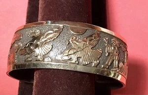 Ein Vintage gefülltes Manschettenarmband aus Sterlingsilber & Gold von Floyd Becenti. Messer - Bild 1 von 5