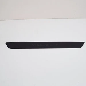 Tesla Model Y Einstiegsleisten Blende vorne rechts 1494301-00-A Strom 2021 - Bild 1 von 7