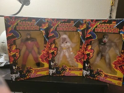 Boneco posável ToyBiz Marvel Universe VENOM STORM CAPTAIN MARVEL Spider-Man 10” - Imagem 1 de 4