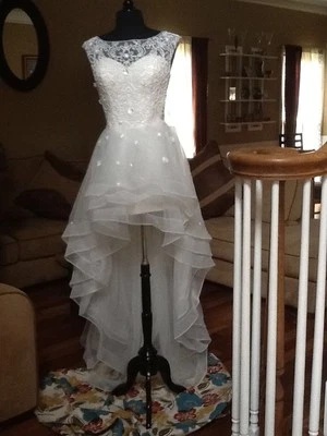 VESTIDO DE NOVIA JJ'S HOUSE A LINE PRINCESA CON CUENTAS FLORES ¡¡NUEVO CON ETIQUETAS!!! Foto 1 de 4