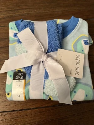 Nuevo con etiquetas Juego de 3 pijamas y calcetines Okie Dokie 3T Foto 1 de 4