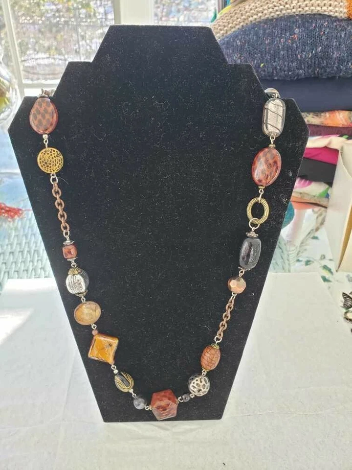 Collar largo cuentas de cristal marrón y dorado Foto 1 de 1