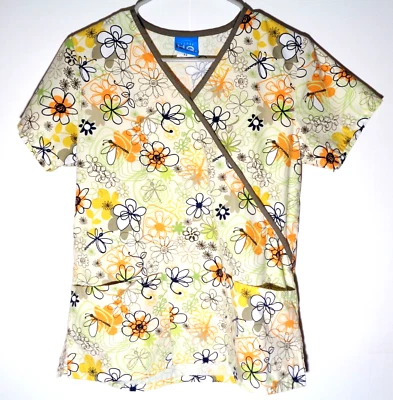 Very Cute Scrub Top by Scrub HQ in Women's Size XS (FREE SHIPPING!!!) - Image 1 of 4