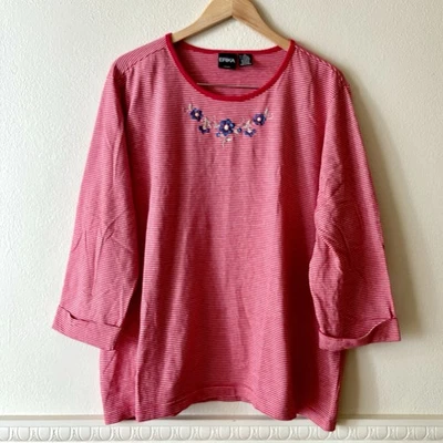 Top Erika bordado floral rayas rojas y blancas para mujer 2X mezcla de algodón Foto 1 de 4