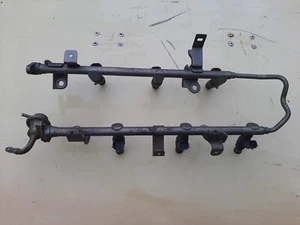 Fuel Rail & Pressure Regulator Fits 2000 Infiniti I30, Nissan Maxima W/Injectors - Picture 1 of 4