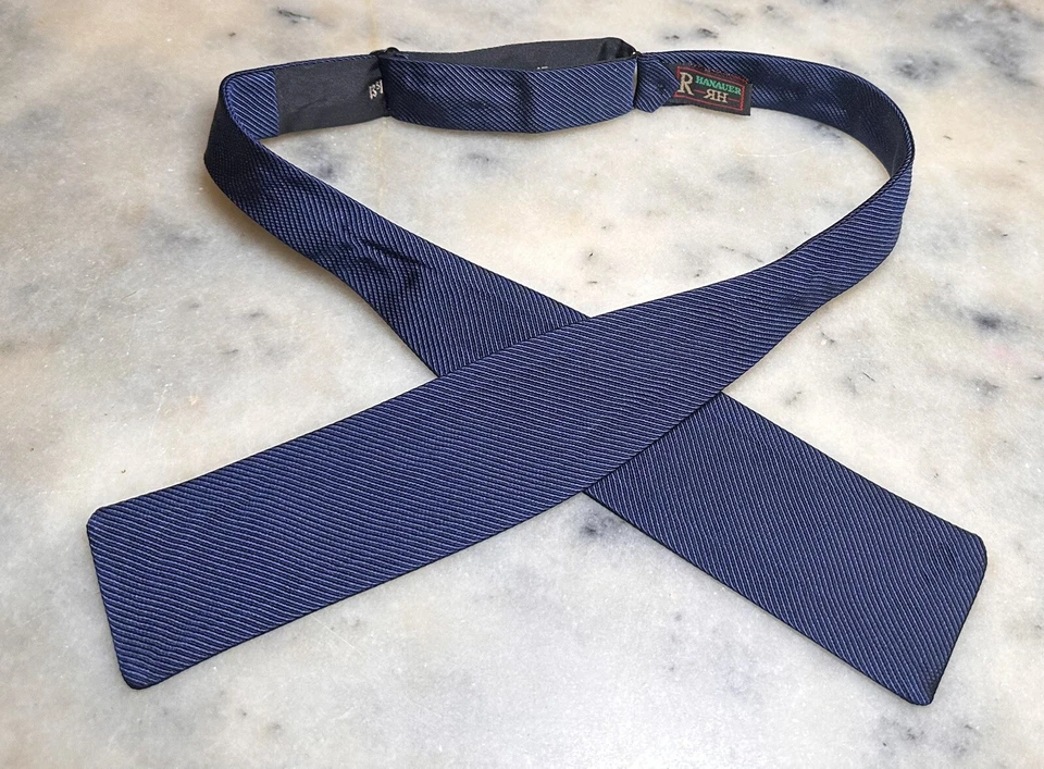 R Hanauer 100% 真丝方形末端纯色海军蓝自领带手工制作美国 — 第 1/4 张图片