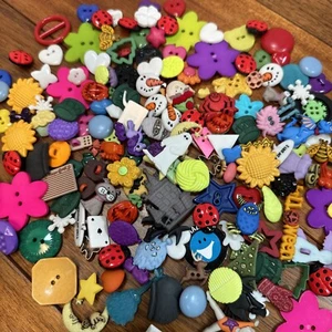 Sew On Buttons Characters Shapes 3D New - Hearts Bees Witch Flower Dog LOT - Picture 1 of 6