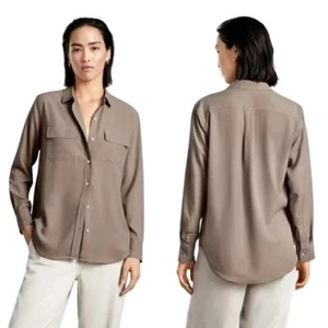 Camisa utilitaria relajada de seda lavable Everlane The abotonada manga larga tostada talla 4 - Imagen 1 de 10