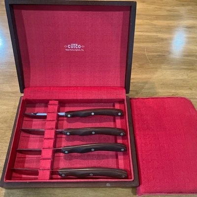 Antigo CUTCO # 59 Pat. No. Conjunto de 4 facas para bife com caixa de madeira 2147079 - Imagem 1 de 4