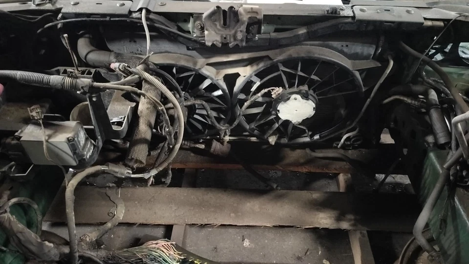 Condensador de CA compatible con 99-03 Windstar 647715 Foto 1 de 1