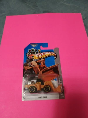 Carregadeira de rodas Hot Wheels 2013 HW City #44/250 veículo de construção novo na embalagem 1/64 - Imagem 1 de 4