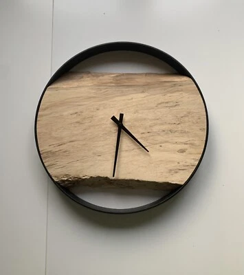 Uhr Wanduhr Metallring & massiv Nussholz Lautloses Uhrwerk Größe 39cm Rustikal - Bild 1 von 4