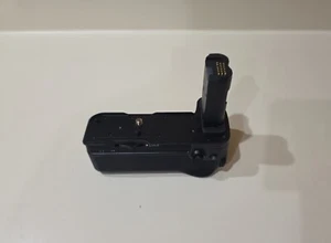 NEEWER MB-N12 Replacement Vertical Battery Grip for Nikon Z8 - Picture 1 of 5