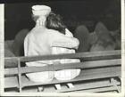 1943 Press Photo A couple enjoy the night at Natatorium park - spa88501