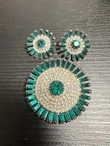 Green &  Bright Emerald W/ Baguette Cubic Zirconia Sunburst Brooch & Earring Set - Picture 1 of 6