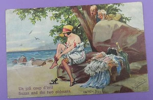 Un joli coup d'oeil , Suzan and the two oldmans - 1930s Glamour Postcard - Foto 1 di 2