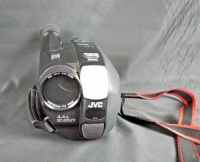 JVC Videomovie w/bag, charger, battery, Model No GR-AXM67OU  1998-Tested Works! - Image 1 of 4
