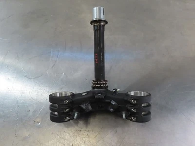 EB1433 2023 23 DUCATI STREETFIGHTER V2 ÁRBOL TRIPLE INFERIOR, BASE DE CABEZA DAÑADA Foto 1 de 4