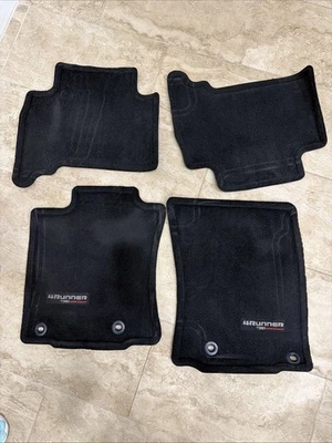Alfombrillas todoterreno Toyota 4RUNNER TRD 2017-2024 OEM PT208-89192 Foto 1 de 4