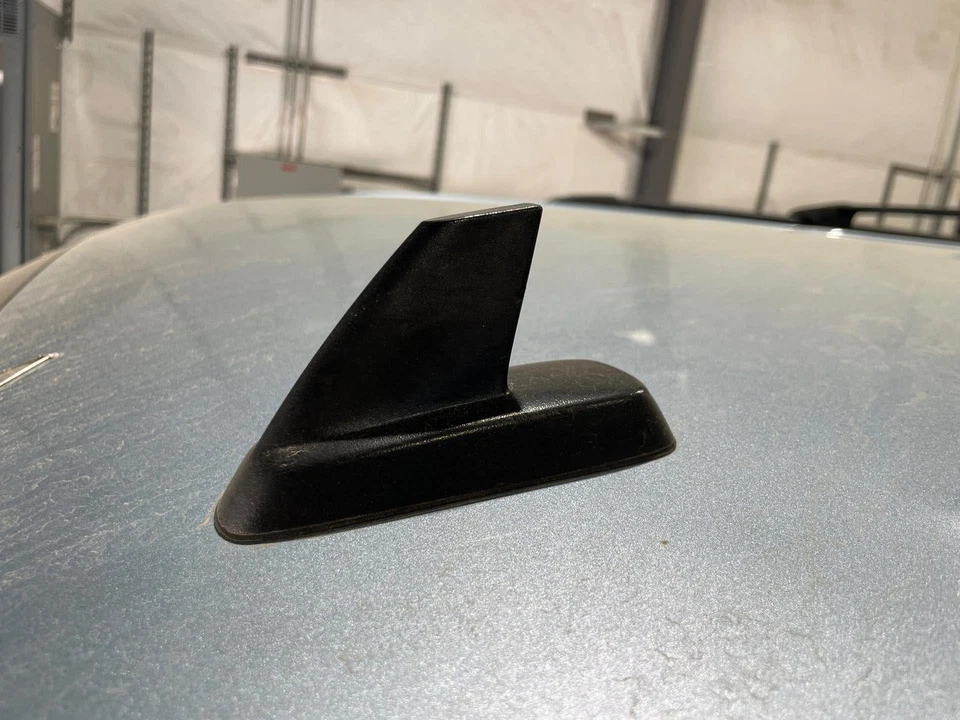 2007 - 2014 GMC Yukon XL1500 Black Roof Mounted GPS Antenna Mast - Image 1 of 1