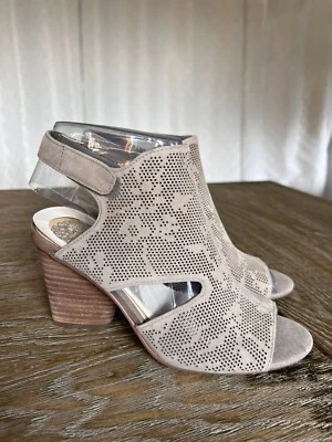 Tacones Vince Camuto 7 “Dachelle”, parte superior de cuero floral beige, honda trasera, nuevos Foto 1 de 4