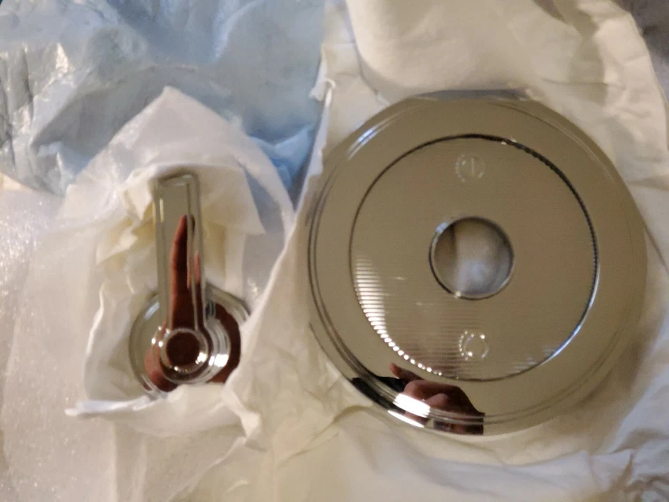 Borde termostático Kallista, mango de palanca - níquel plata estilo Vir colección Foto 1 de 1