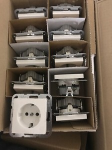 Gira SCHUKO-Steckdose SV System 55 Reinweiß glänzend 45527 230V~ NEU A30