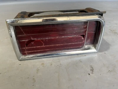 Oldsmobile 442 Cutlass F-85 1965 luz trasera carcasa lente luz trasera lámpara Foto 1 de 4