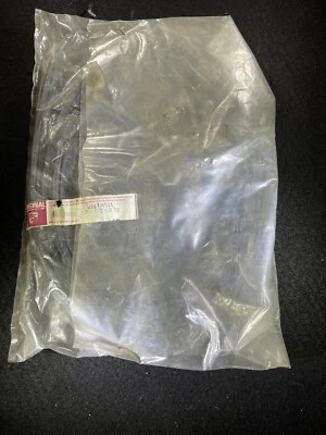 DE COLECCIÓN NUEVO STOCK ANTIGUO 65-79 GENUINO Porsche 911 912 GOMA Ventana Canal Guía Foto 1 de 4