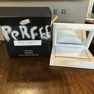 Polvo secante invisimatte FENTY BEAUTY BY RIHANNA UNIVERSAL, tamaño completo 0,3 oz, nuevo en caja - Imagen 1 de 1