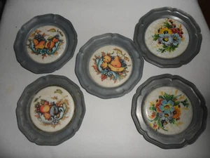 5 kleine Zinkteller mit Porzellaneinlage 2x Blumen-3 Obstmotiv - Bild 1 von 4