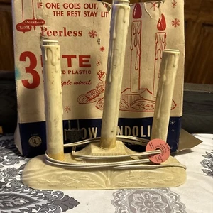 Vtg Christmas 3 Bulbs Candlabra Peerless Candles Electric Plastic Candoliers 901 - Picture 1 of 15