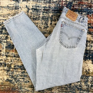 Jeans vintage Levi’s 560 uomo taglia 34x32 blu denim sbiadito made in USA invecchiato trash - Foto 1 di 18