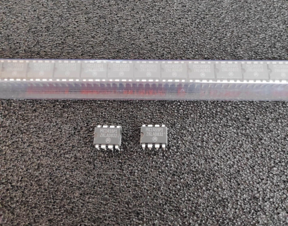 4 Stück/pcs  - MC1455P1 - MOTOROLA DIP8 - Timer IC - Image 1 of 1