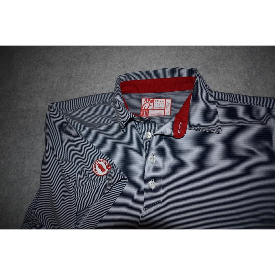 Polo de golf Chick-fil-A para hombre adolescente talla mediana uniforme de equipo de trabajo poliéster Foto 1 de 4
