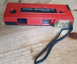 Cámara fotográfica Kodak Ektralite roja de 10 puntos y disparos 110 - Imagen 1 de 8