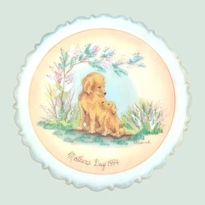 Vintage Fenton Mother’s Day Hand Painted Dog Plate Satin Custard 1994 D Fredrick - Picture 1 of 3