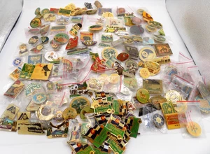Lotto spille vintage Lions Club tutte del Colorado alcune nuove - 4+ libbre metallo/smalto - Foto 1 di 7