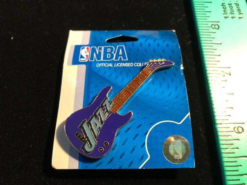 NOVO Pin de Guitarra Utah Jazz - Embalagem de Fábrica - Cartão Azul - Licenciado pela NBA - Imagem 1 de 1