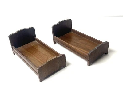Two Antique Dollhouse Miniature 1:12 Strombecker Beds - Imagem 1 de 4