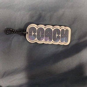 Coach Schlüsselanhänger kreideblau Multi Coach Logo Gummi Ball Kette mehrfarbig Text - Bild 1 von 4