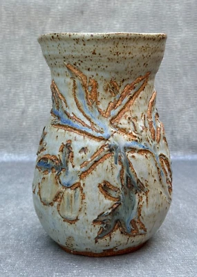 Jarrón de cerámica floral firmado por Johns (ilegible) 1984 gris azul marrón tostado abstracto Foto 1 de 4