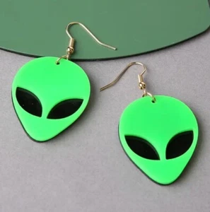 Green Alien UFO Dangle Hook Style Earrings New - Picture 1 of 3
